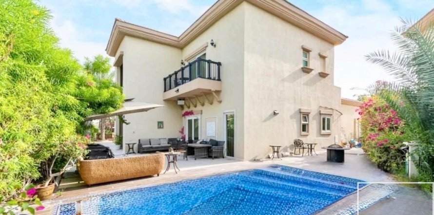 Villa asukohaga Jumeirah Islands, Dubai, AÜE: 4 magamistoaga, 818.66 m² Nr 747473