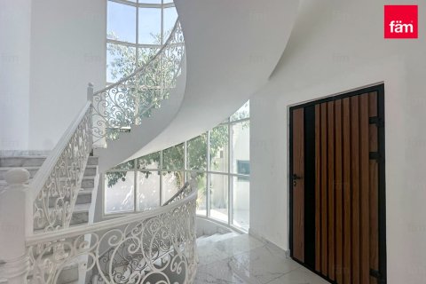 Villa sa Umm Suqeim, Dubai, UAE 5 silid-tulugan, 958.5 sq.m. № 659319 - larawan 2
