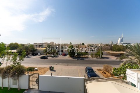 Vila u gradu Umm Suqeim, Dubai, UAE 5 spavaće sobe, 958.5 m2 Br. 659319 - Slika 30