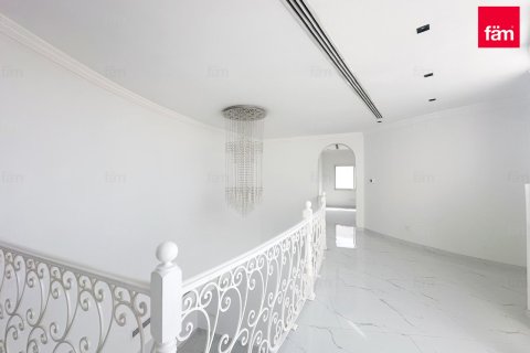 Villa sa Umm Suqeim, Dubai, UAE 5 silid-tulugan, 958.5 sq.m. № 659319 - larawan 11