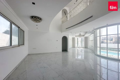 Villa sa Umm Suqeim, Dubai, UAE 5 silid-tulugan, 958.5 sq.m. № 659319 - larawan 12