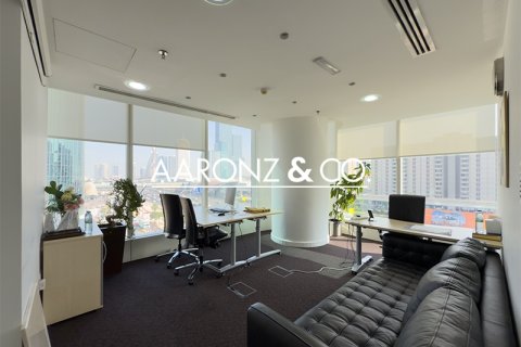 Зняти в оренду офіс в Sheikh Zayed Road, Дубай, ОАЕ 166.6м2, № 670744 - фото 12