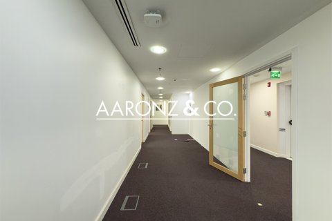 Зняти в оренду офіс в Sheikh Zayed Road, Дубай, ОАЕ 166.6м2, № 670744 - фото 3