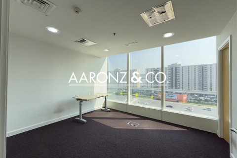 Зняти в оренду офіс в Sheikh Zayed Road, Дубай, ОАЕ 166.6м2, № 670744 - фото 2