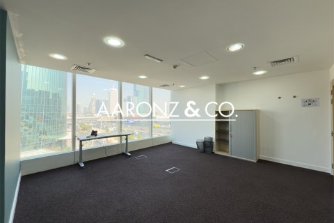Зняти в оренду офіс в Sheikh Zayed Road, Дубай, ОАЕ 166.6м2, № 670744 - фото 1