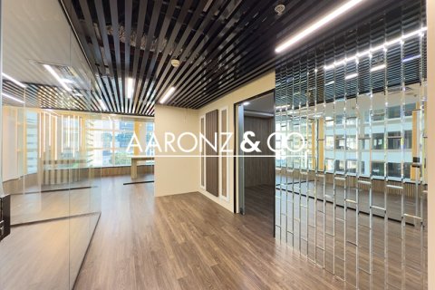 Zyrë në Sheikh Zayed Road, Dubai, Emiratet e Bashkuara Arabe 102 m2. № 670745 - Foto 1