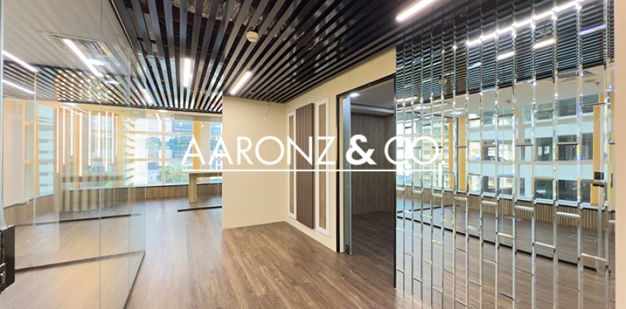 Zyrë në Sheikh Zayed Road, Dubai, Emiratet e Bashkuara Arabe 102 m2. № 670745