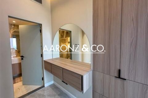 Lägenhet till försäljning i Jumeirah Lake Towers, Dubai, UAE 1 sovrum, 69.1 kvm Nr. 670747 - fotografi 8