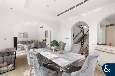 Vila v Jumeirah Golf Estates, Dubai, SAE 4 ložnice, 347 m² Č.: 685054 - fotografie 10