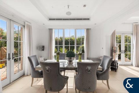 Vila v Jumeirah Golf Estates, Dubai, SAE 4 ložnice, 347 m² Č.: 685054 - fotografie 9