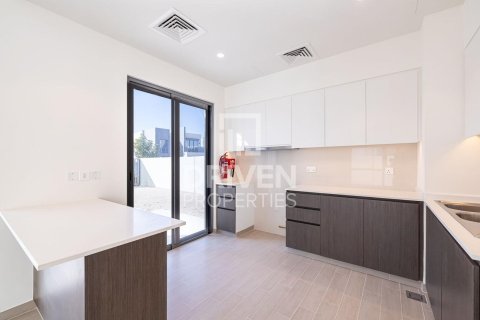 Huvila Dubai South (Dubai World Central), Dubai, Arabiemiraatit 4 makuuhuonetta, 585.75 m2 № 757040 - kuva 16