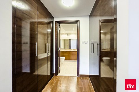 Apartment in Dubai, UAE 3 bedrooms, 241.6 sq.m. № 633645 - photo 15