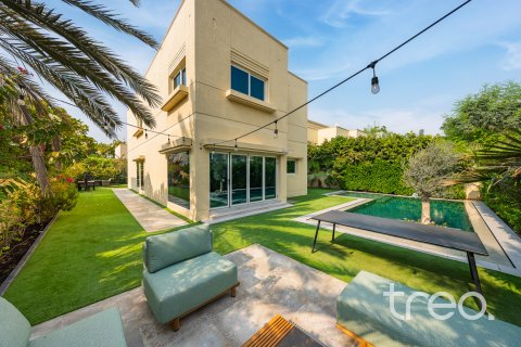 Villa en Meadows, Dubai, EAU 4 dormitorios, 343.74 m² № 741018