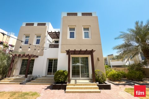 Dubai, संयुक्त अरब अमीरात में विला, 3 बेडरूम, 583.3 वर्ग मीटर, संख्या 635706 - फ़ोटो 1