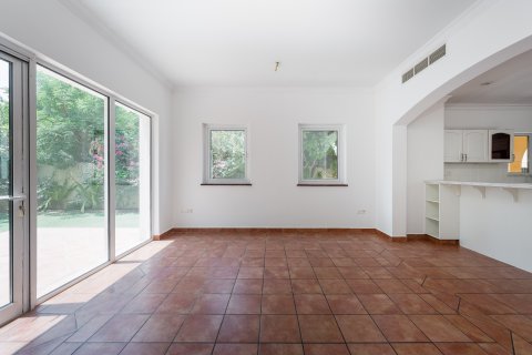 Villa The Villa, Dubaijā, AAE 5 istabas, 659.61 m2 Nr. 751149 - attēls 8