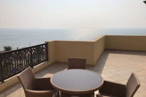 Lägenhet till försäljning i Ras Al Khaimah, UAE 3 sovrum, 253 kvm Nr. 734695 - fotografi 9