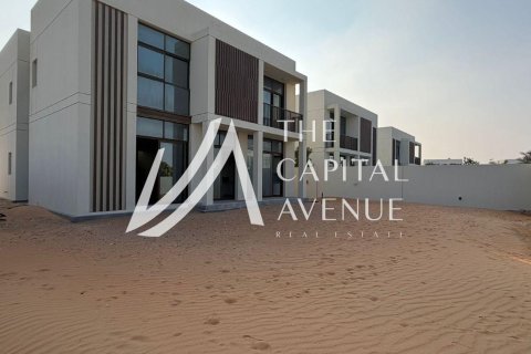 Villa te koop in Abu Dhabi, VAE 4 slaapkamers, 742 vr.m., nr 681354 - foto 2