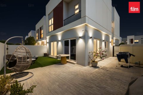 Kaupunkipientalo Dubai, Arabiemiraatit 4 makuuhuonetta, 230.4 m2 № 697061