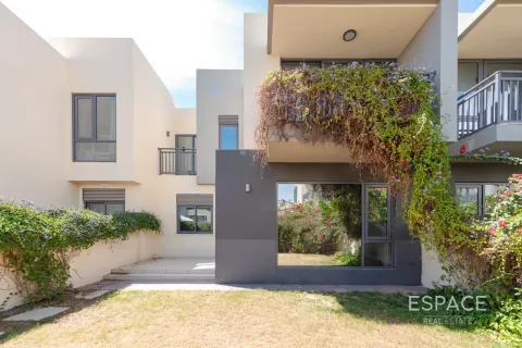 Huvila Dubai Hills Estate, Arabiemiraatit 3 makuuhuonetta, 211 m2 № 738403