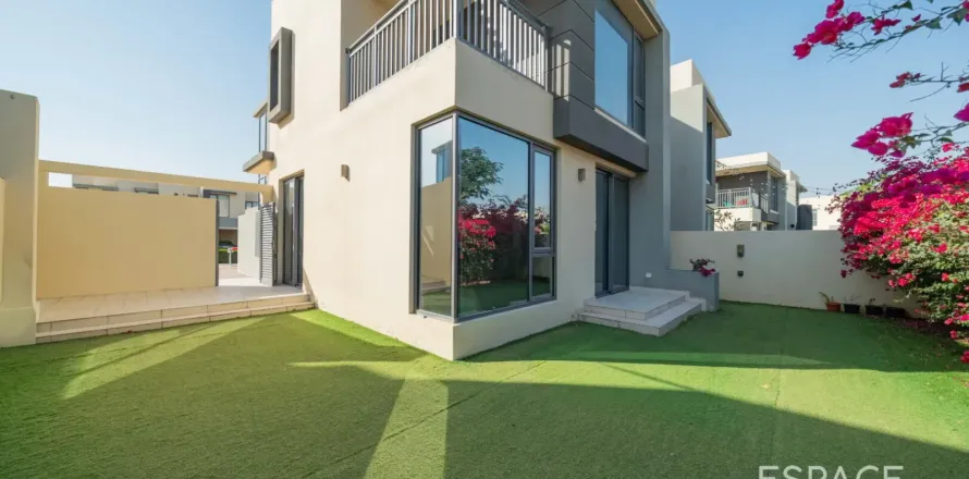 Dubai Hills Estate, UAE의 빌라 침실 4개, 229제곱미터 번호 738409