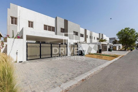 Vila v Umm Suqeim, Dubai, SAE 5 spální, 3716.12 m2 č. 745677