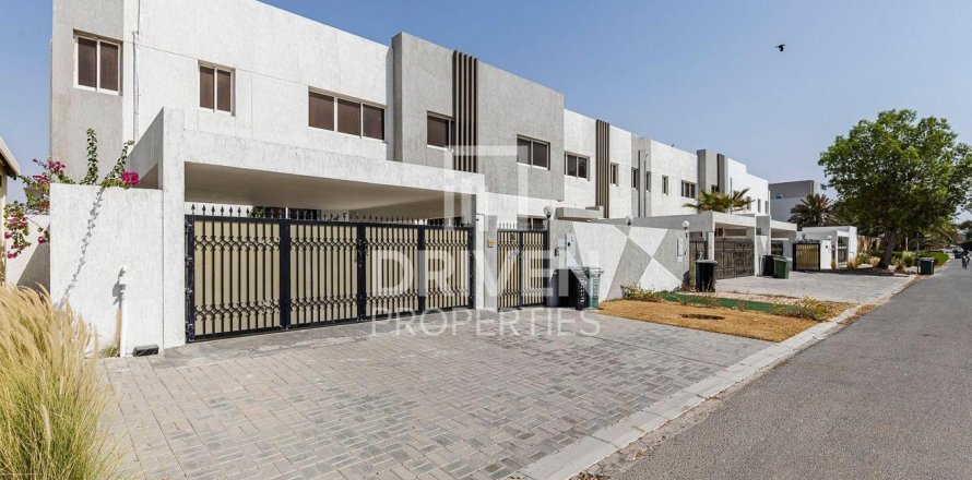 ویلا در Umm Suqeim، Dubai ، امارات متحده عربی 5 خوابه ، 3716.12 متر مربع.  شماره 745677