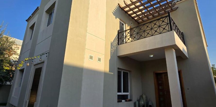 فيلا في دبي 5 غرفة نوم ، 684.2 متر مربع . ر قم 740388