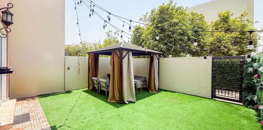 Városi lakóépület itt: Dubai, EAE, 3 hálószoba, 163.4 m², azonosító: 738948