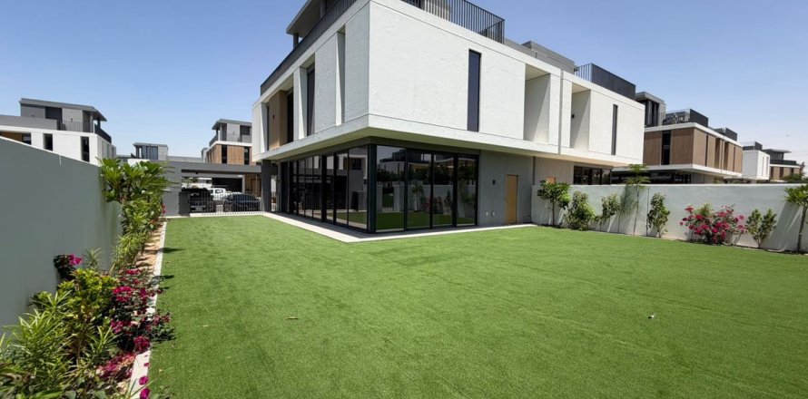 Villa in Dubai, UAE 5 bedrooms, 420 sq.m. № 712811