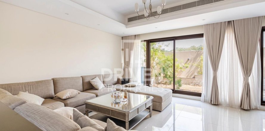 ویلا در Meydan، Dubai ، امارات متحده عربی 4 خوابه ، 219 متر مربع.  شماره 654473