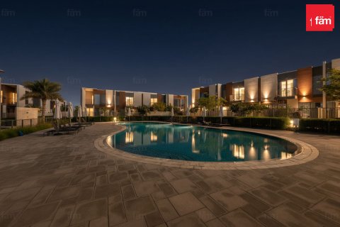 Villa in Dubai, UAE 4 bedrooms, 265.5 sq.m. № 765809 - photo 3