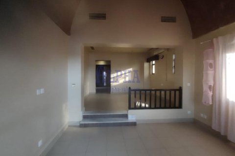 Vila u Ras Al Khaimah, UAE 3 spavaćih soba, 357.9 m2 Br. 661925 - fotografija 12