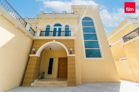 Villa te huur in Dubai, VAE 4 slaapkamers, 603.5 vr.m., nr 644745 - foto 16