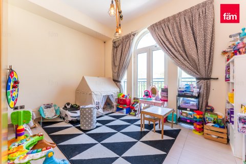 Villa te huur in Dubai, VAE 4 slaapkamers, 603.5 vr.m., nr 644745 - foto 9