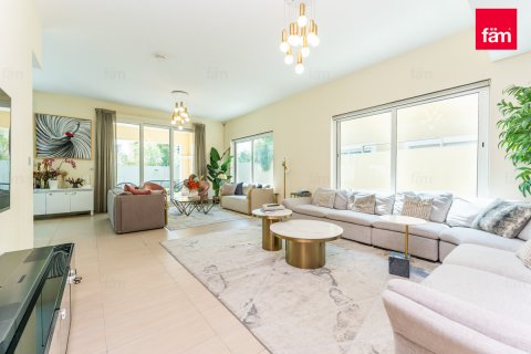 Villa te huur in Dubai, VAE 4 slaapkamers, 603.5 vr.m., nr 644745 - foto 1