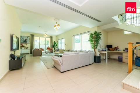 Villa te huur in Dubai, VAE 4 slaapkamers, 603.5 vr.m., nr 644745 - foto 2