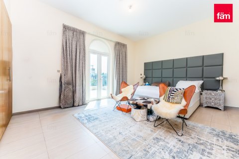 Villa te huur in Dubai, VAE 4 slaapkamers, 603.5 vr.m., nr 644745 - foto 6