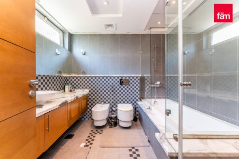 Villa te huur in Dubai, VAE 4 slaapkamers, 603.5 vr.m., nr 644745 - foto 7