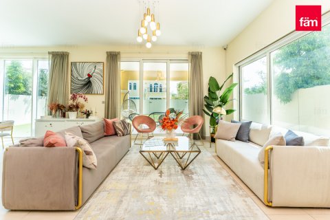 Villa te huur in Dubai, VAE 4 slaapkamers, 603.5 vr.m., nr 644745 - foto 3
