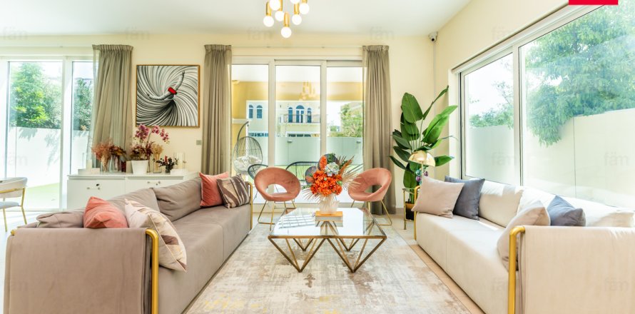 Villa asukohaga Dubai, AÜE: 4 magamistoaga, 603.5 m² Nr 644745