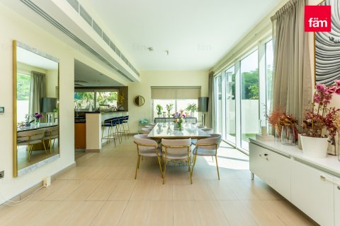 Villa te huur in Dubai, VAE 4 slaapkamers, 603.5 vr.m., nr 644745 - foto 4