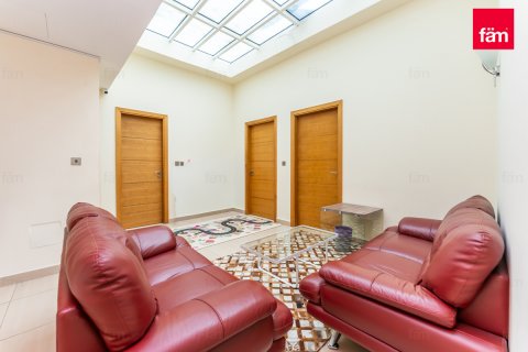 Villa te huur in Dubai, VAE 4 slaapkamers, 603.5 vr.m., nr 644745 - foto 11