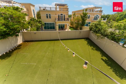 Villa te huur in Dubai, VAE 4 slaapkamers, 603.5 vr.m., nr 644745 - foto 15