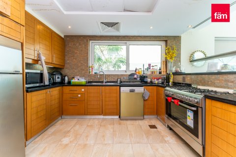 Villa te huur in Dubai, VAE 4 slaapkamers, 603.5 vr.m., nr 644745 - foto 5