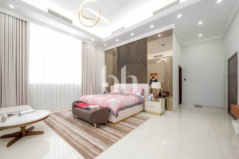 Villa te koop in Al Tai, Sharjah, VAE 4 slaapkamers, 874 vr.m., nr 642825 - foto 1