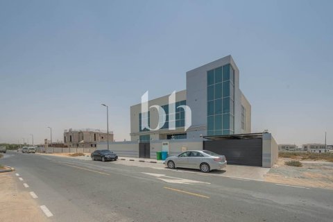 Villa te koop in Al Tai, Sharjah, VAE 4 slaapkamers, 874 vr.m., nr 642825 - foto 2