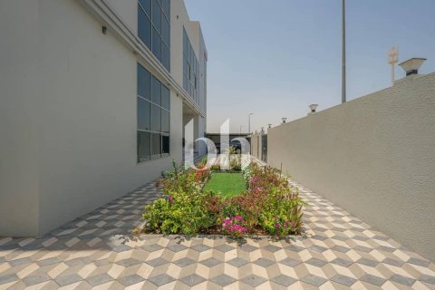 Villa te koop in Al Tai, Sharjah, VAE 4 slaapkamers, 874 vr.m., nr 642825 - foto 3