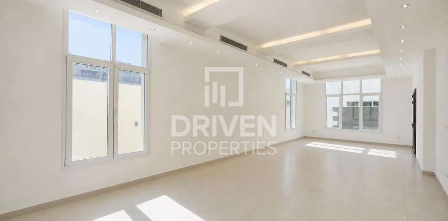 Vilă în Mirdif, Dubai, EAU 4 dormitoare, 1532.99 mp.  №743110