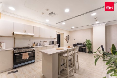 Shtëpi në qytet në Dubai, Emiratet e Bashkuara Arabe 4 dhoma gjumi, 185.9 m2. № 680029 - Foto 5