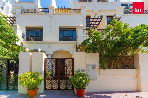 Shtëpi në qytet në Dubai, Emiratet e Bashkuara Arabe 4 dhoma gjumi, 185.9 m2. № 680029 - Foto 1